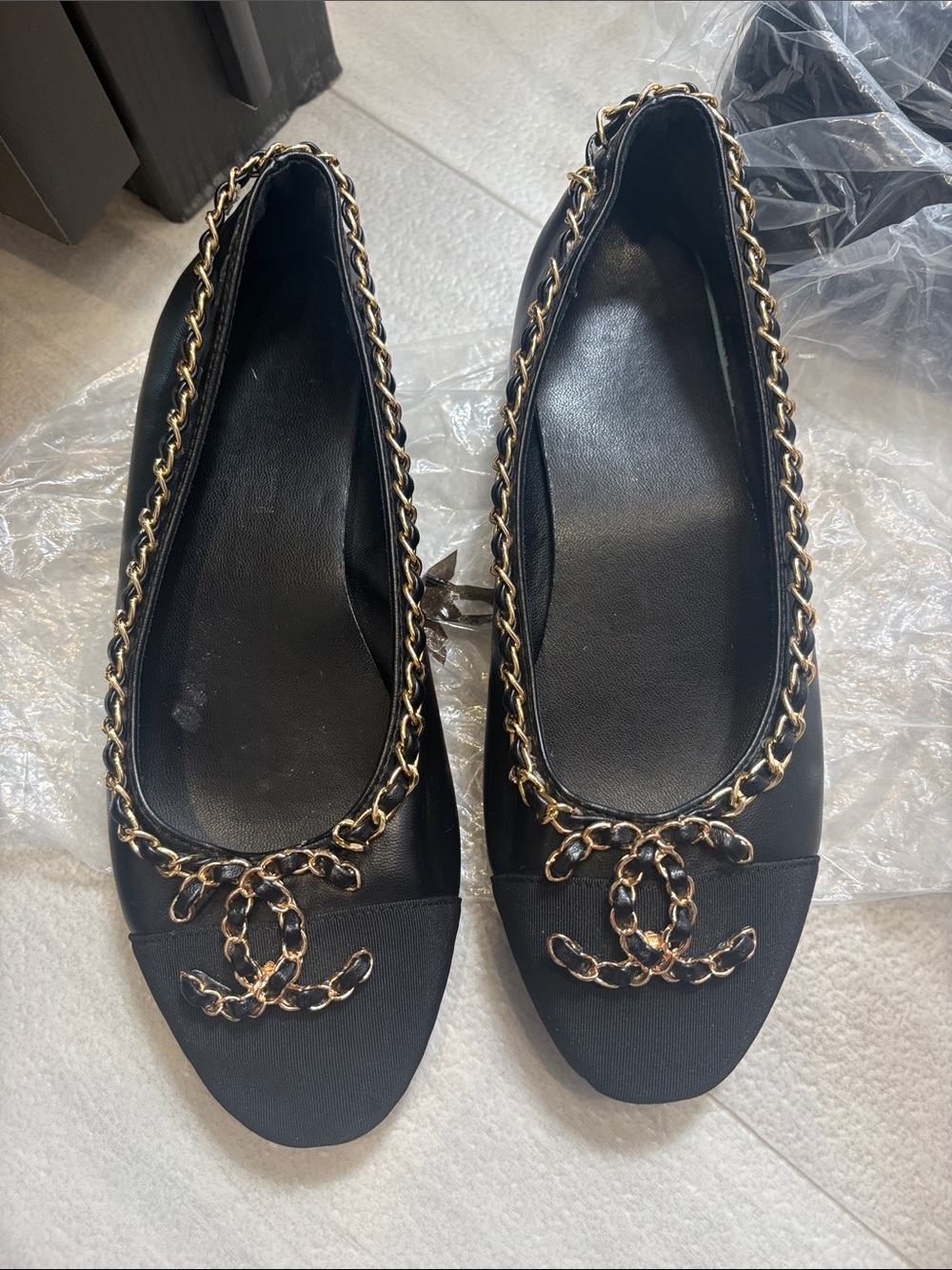 Black Chain-Trim Ballet Flats - Designer Style